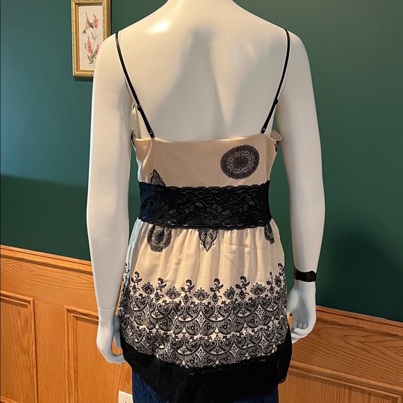 White House Black Market Sleeveless Paisley & Floral Print Camisole Top - Picture 2 of 7